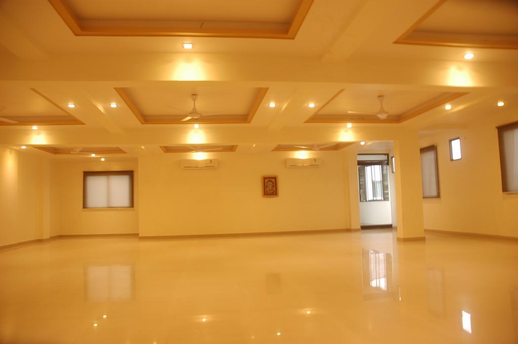 Hotel Sapphire Junagadh Exterior photo