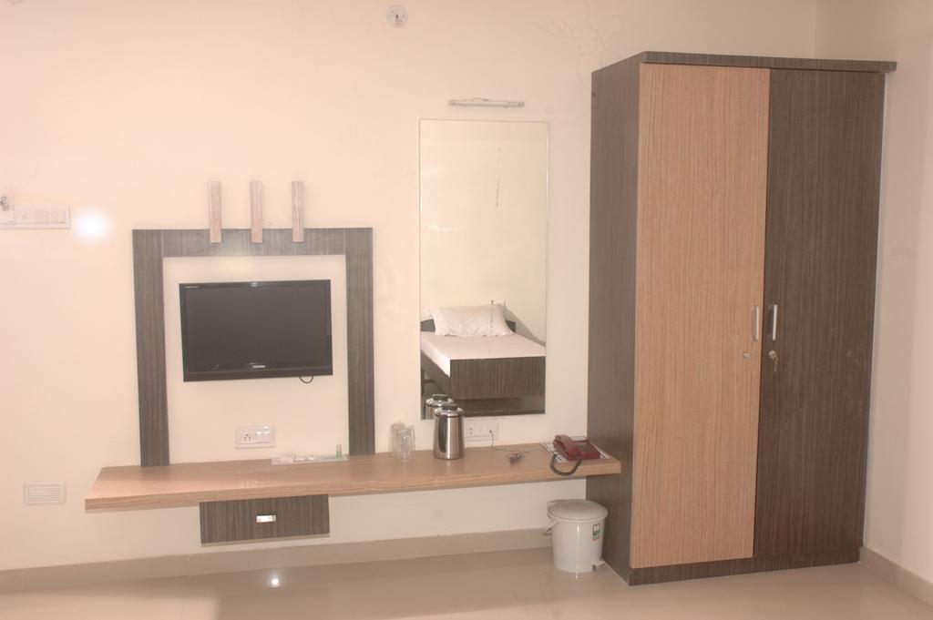 Hotel Sapphire Junagadh Room photo