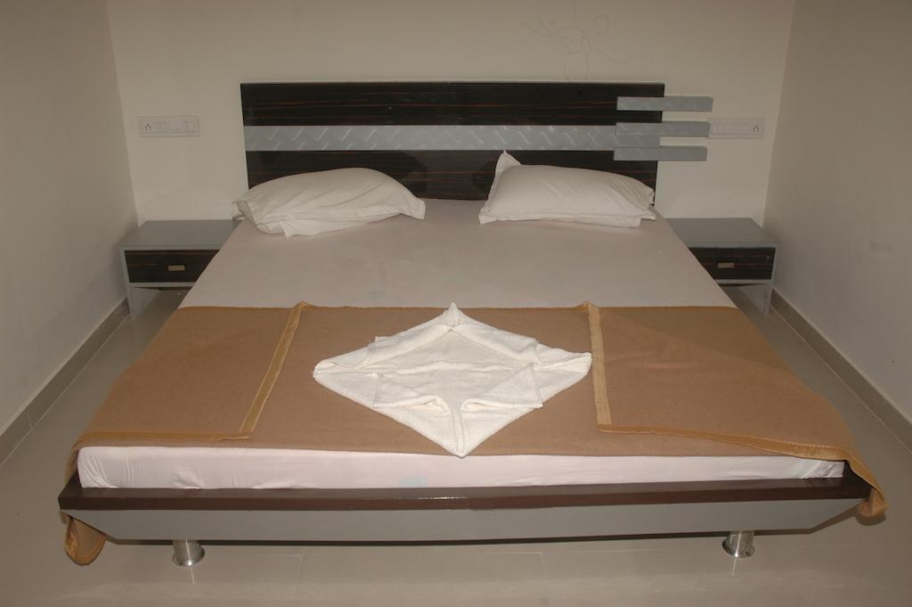 Hotel Sapphire Junagadh Room photo