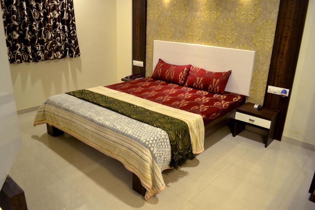 Hotel Sapphire Junagadh Room photo