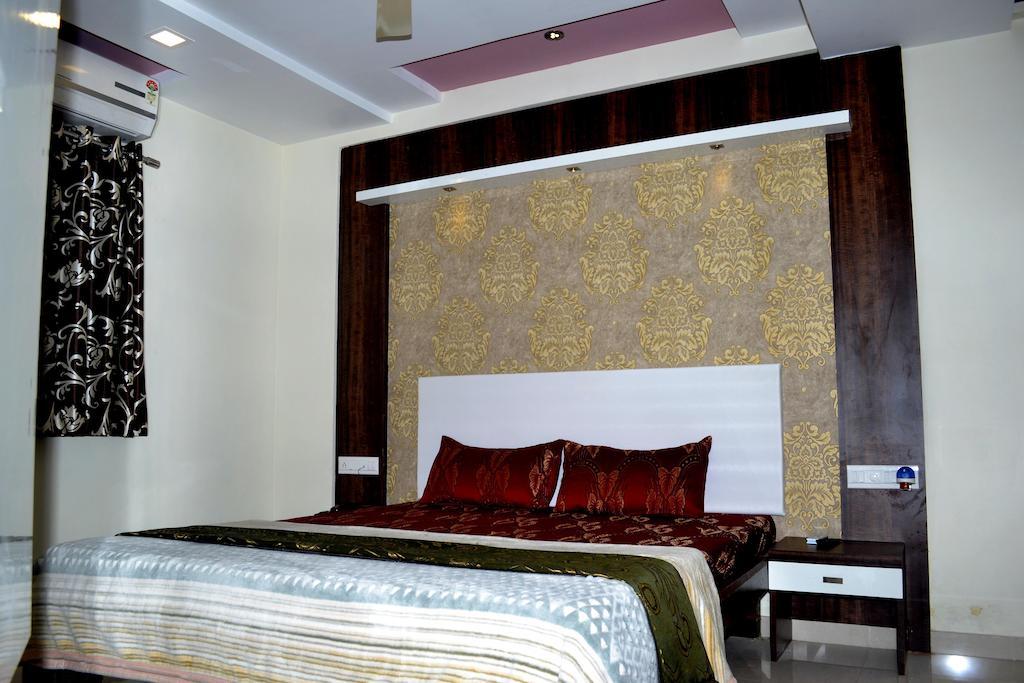 Hotel Sapphire Junagadh Exterior photo