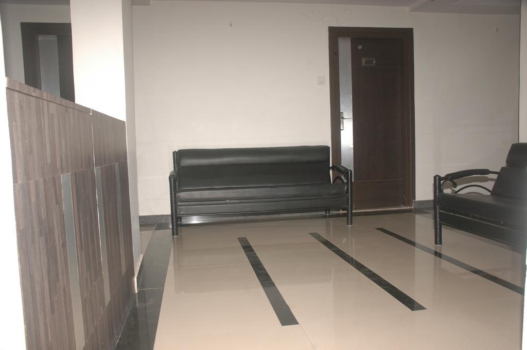 Hotel Sapphire Junagadh Exterior photo