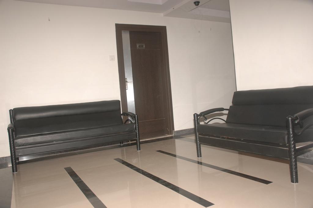 Hotel Sapphire Junagadh Exterior photo